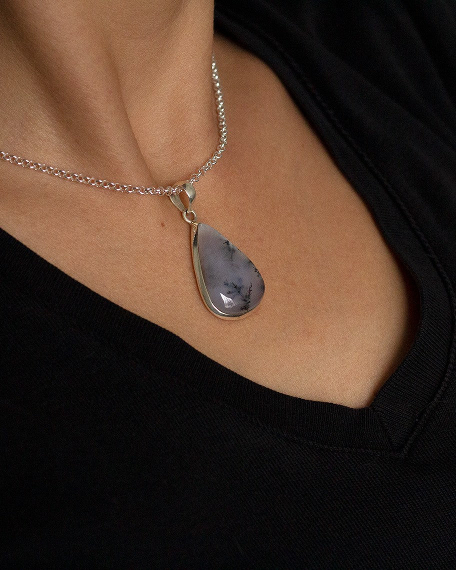 Model Shot Dendritic Opal